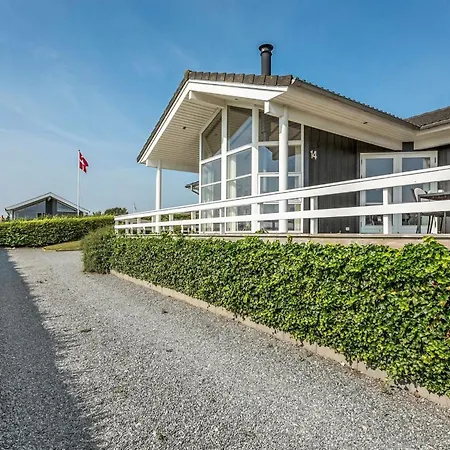 Maj - 150m From The Sea By Interhome